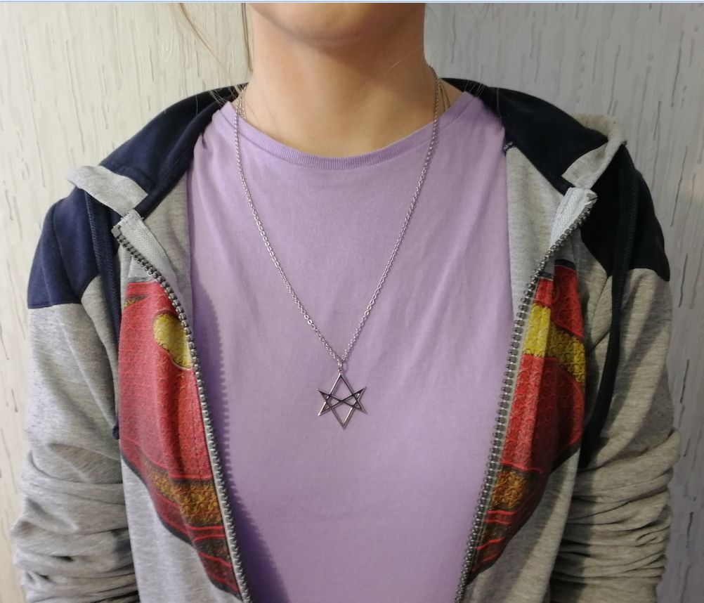 Sola L. review of Unicursal Hexagram Symbol Necklace
