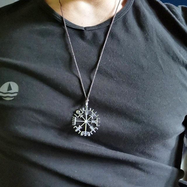 Mattia M. review of Vegvisir Symbol Necklace
